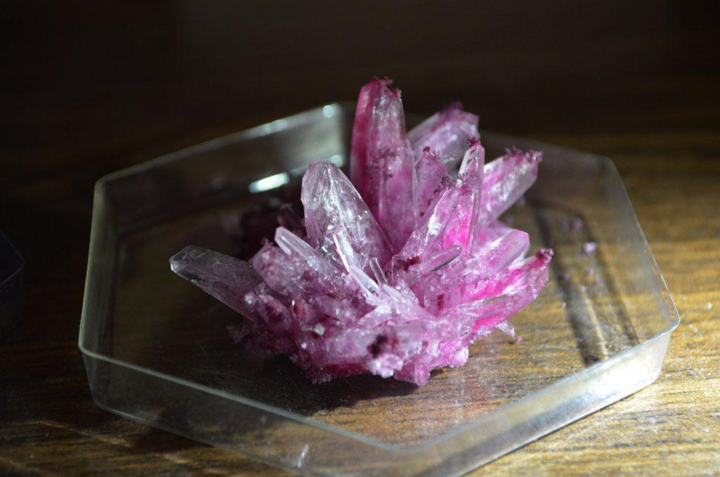 Выращивание кристаллов морской соли в домашних условиях.