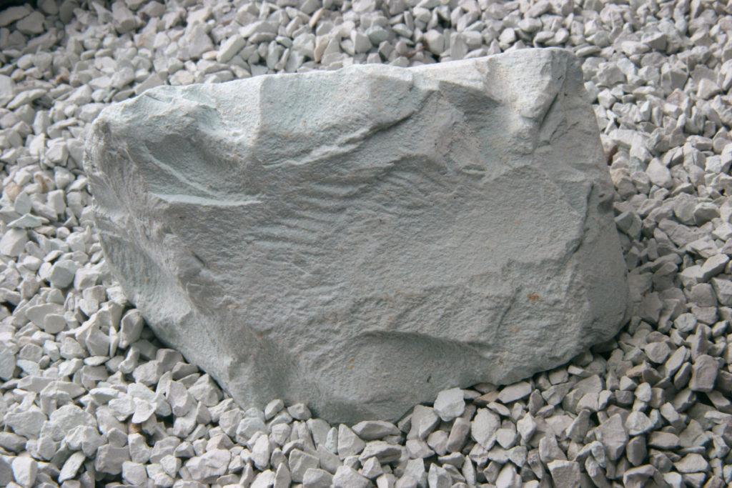 Кипящие камни. Цеолит минерал. Природный камень цеолит. Серебросодержащий цеолит природный. Цеолит минерал камень.